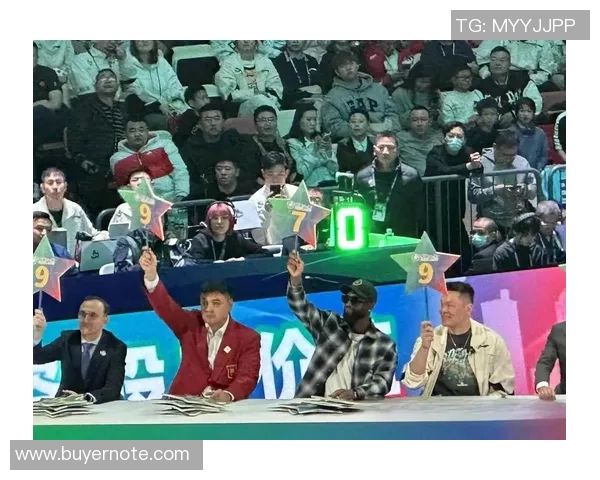 足球巨星亲临NBA赛场助威球迷热情高涨共庆体育盛事 足球巨星亲临NBA赛场助威球迷热情高涨共庆体育盛事